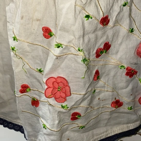 Twenty one top. Size small. Tank top. Super cute flower details. - Picture 7 of 7